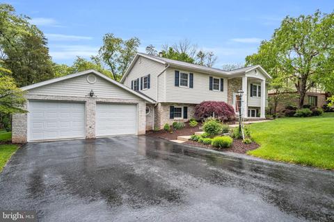 72 Lake View Dr, Gettysburg, PA 17325