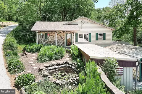 85 Conewago Park Dr, East Berlin, PA 17316