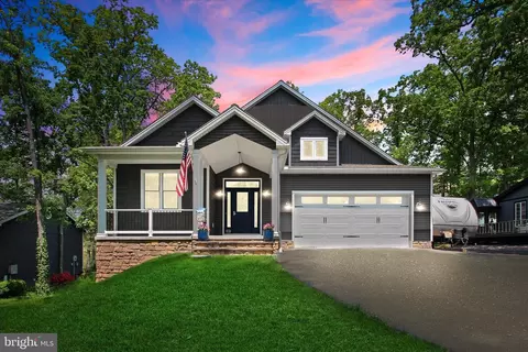 360 Longstreet Dr, Gettysburg, PA 17325