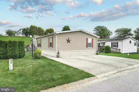 72 Broadwing Dr, Hanover, PA 17331