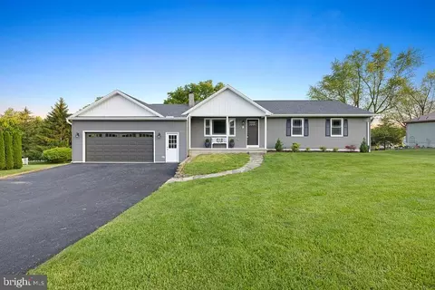 8 Barlow Dr, East Berlin, PA 17316