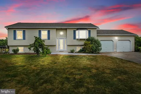 111 Crestview Dr, East Berlin, PA 17316