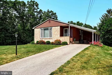 210 Confederate Dr, Gettysburg, PA 17325