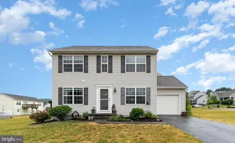 242 W Imperial Dr, Aspers, PA 17304