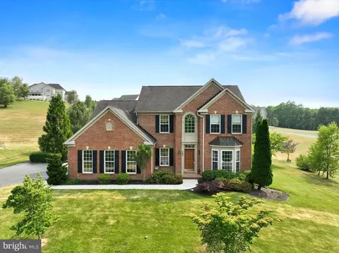 103 Deer Trl Dr, Hanover, PA 17331
