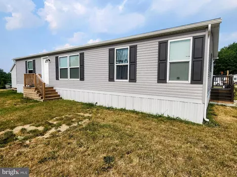 227 Eagle Dr, Hanover, PA 17331