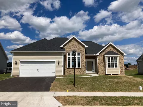 35 Nuthatch Dr #182, Gettysburg, PA 17325