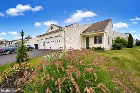 68 Cedarfield Dr, Gettysburg, PA 17325