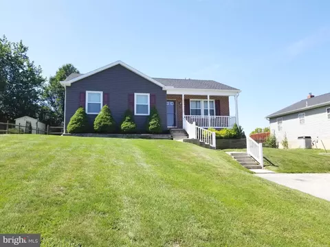 15 Constitution Ct, Littlestown, PA 17340