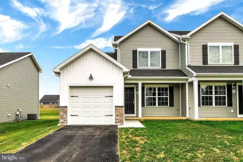 307 Maple Dr, Hanover, PA 17331