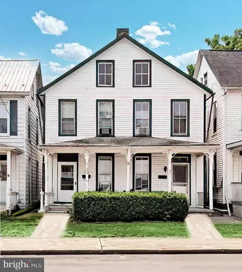 321-323 E York St, Gettysburg, PA 17325
