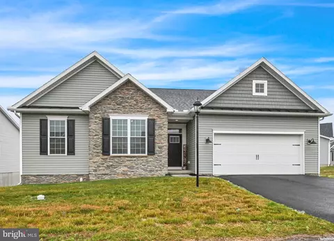 11 Flicker Ct, Gettysburg, PA 17325