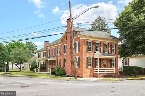 114 Carlisle St, New Oxford, PA 17350