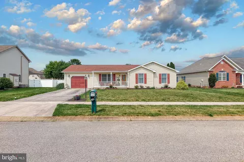 180 Panther Dr, Hanover, PA 17331