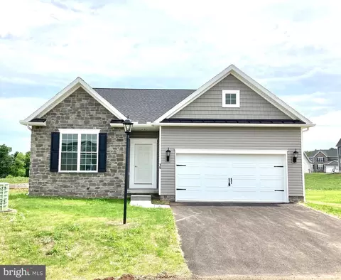 15 Egret Ct #B18, Gettysburg, PA 17325