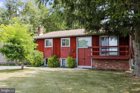 1046 Heritage Dr, Gettysburg, PA 17325