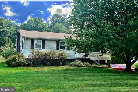 138 High Rock Rd, Hanover, PA 17331