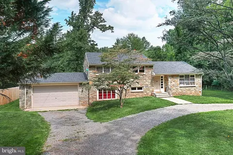 318 Racetrack Rd, Hanover, PA 17331