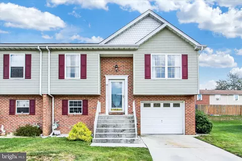20 Squire Cir, Mcsherrystown, PA 17344