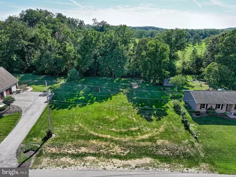 39 Howard Dr, East Berlin, PA 17316