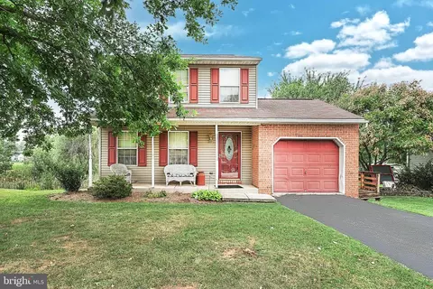 121 Abbotts Dr, Abbottstown, PA 17301
