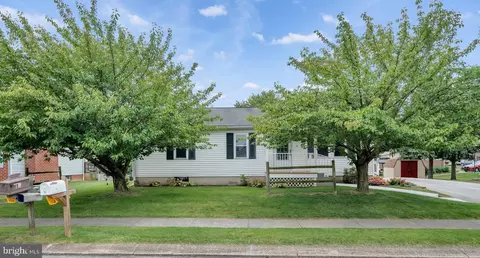 13 Deer Dr, Hanover, PA 17331