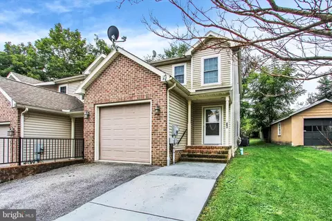 16 Chambersburg St, Biglerville, PA 17307