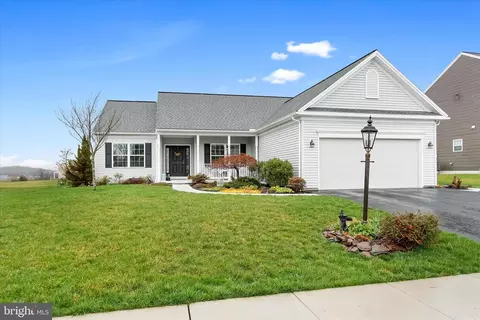 86 Regiment Dr, Gettysburg, PA 17325