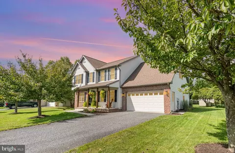 29 Hickory Ln, Littlestown, PA 17340