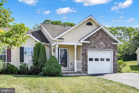 217 Maple Dr, Hanover, PA 17331