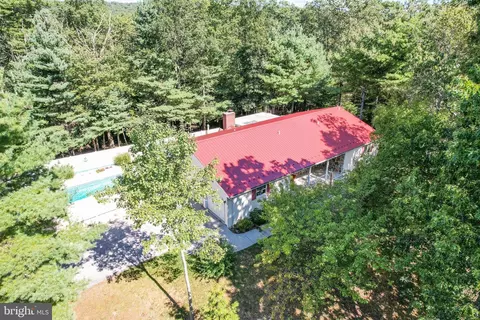 51 W Mountain Top Dr, Orrtanna, PA 17353