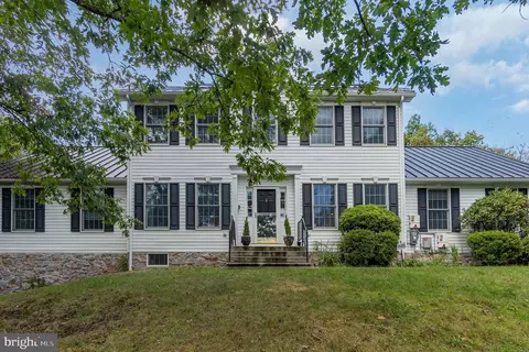 2 Spring Creek Cir, Gettysburg, PA 17325