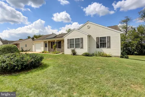 71 Jessica Dr, Gettysburg, PA 17325