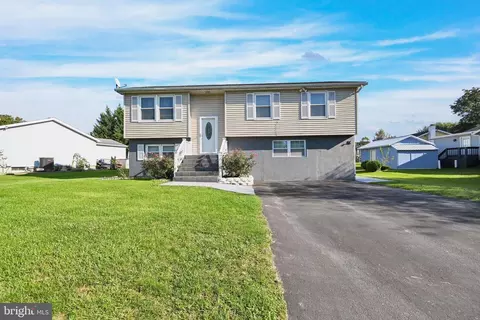 64 E Locust Ln, New Oxford, PA 17350