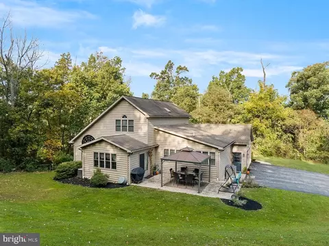 685 Racetrack Rd, Abbottstown, PA 17301