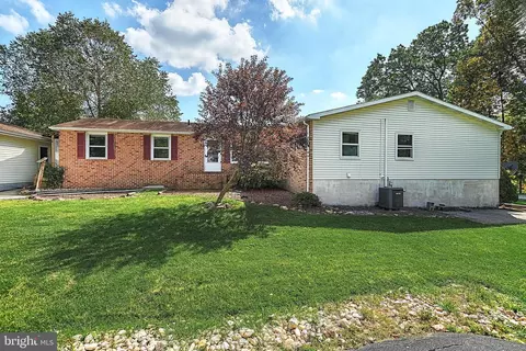 111 Longstreet Dr, Gettysburg, PA 17325