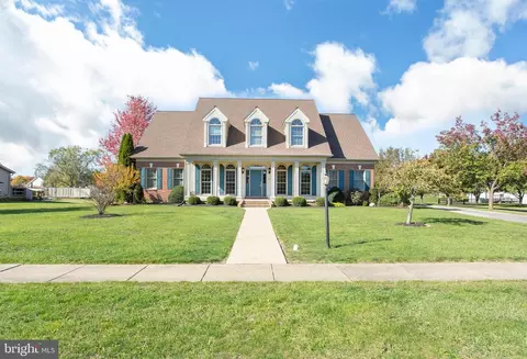 25 Dickinson Dr, Hanover, PA 17331