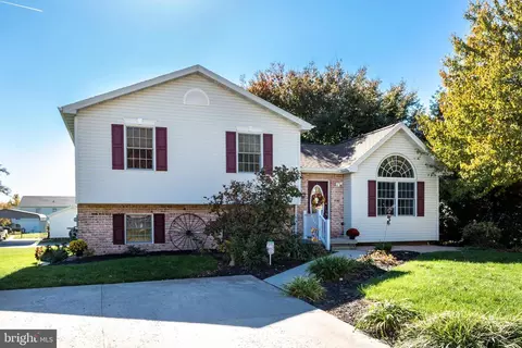 416 Lexington Way, Littlestown, PA 17340