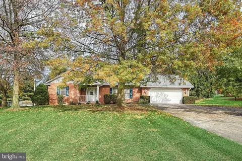 45 Juniper Dr, Littlestown, PA 17340