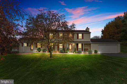 18 Orchard Dr, Hanover, PA 17331
