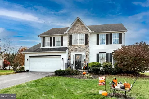 25 S Allwood Dr, Hanover, PA 17331