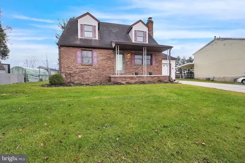 18 Conewago Dr, Hanover, PA 17331