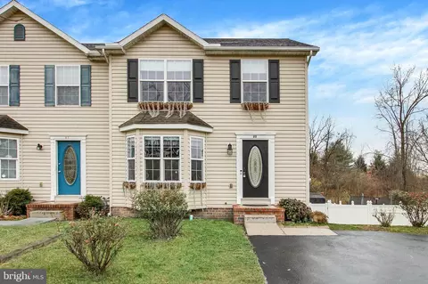89 Hemlock Dr, Hanover, PA 17331
