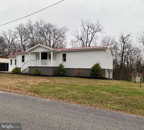 883 Five Points Rd, New Oxford, PA 17350