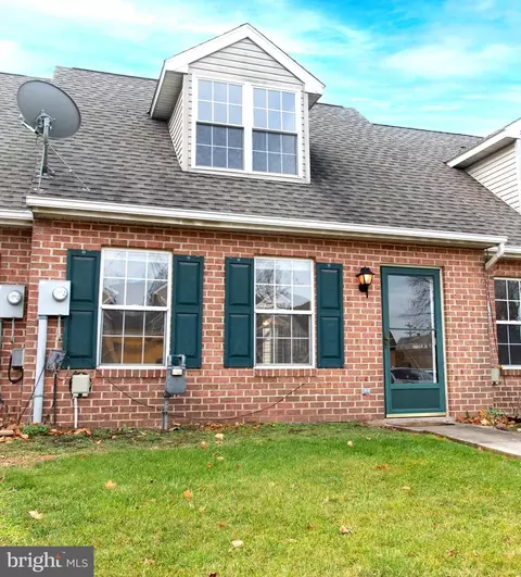 16 Oxford Ct, New Oxford, PA 17350
