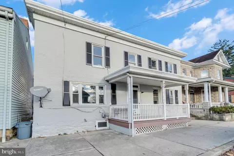 14 Hanover St, New Oxford, PA 17350