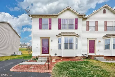 84 Hemlock Dr, Hanover, PA 17331