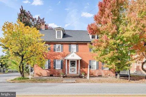 10 Lincoln Way W, New Oxford, PA 17350