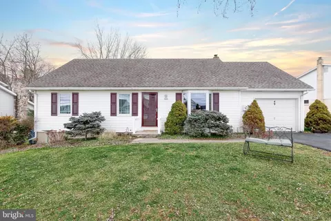 49 Lake Meade Dr, East Berlin, PA 17316