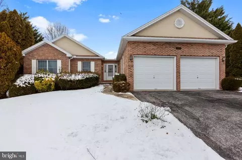 308 Drummer Dr, New Oxford, PA 17350